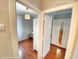 Pasillo a dos habitaciones
